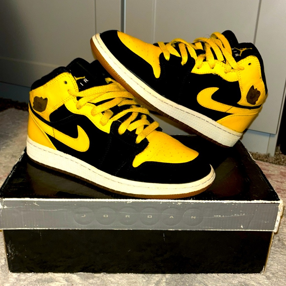 Air Jordan “Bumble Bee” Ones 🐝
